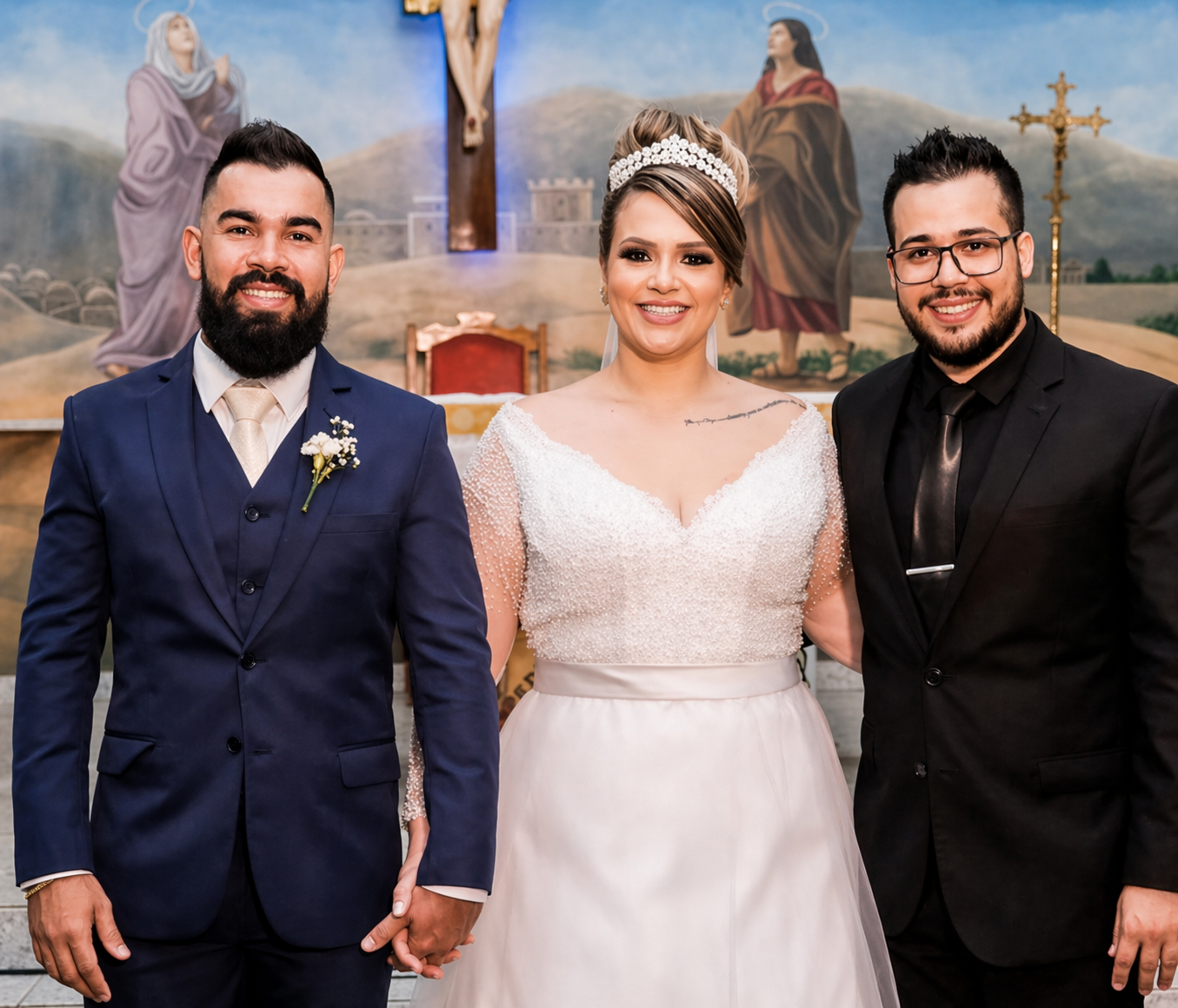 Guilherme com noivos na cerimônia